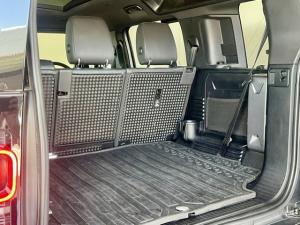 Land Rover Defender 110 D300 X-Dynamic HSE - Image 8