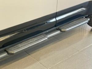 Land Rover Defender 110 D350 X-Dynamic HSE - Image 18