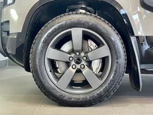 Land Rover Defender 110 D350 X-Dynamic HSE - Image 9