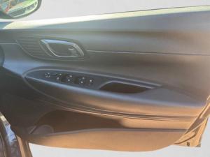 Hyundai i20 1.2 Premium - Image 10