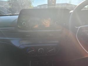 Hyundai i20 1.2 Premium - Image 15