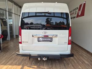 Toyota Quantum 2.8 SLWB bus 14-seater GL manual - Image 5