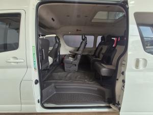 Toyota Quantum 2.8 SLWB bus 14-seater GL manual - Image 14