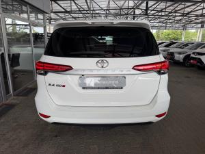Toyota Fortuner 2.4GD-6 manual - Image 5