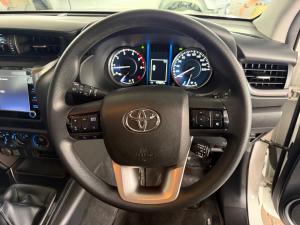 Toyota Fortuner 2.4GD-6 manual - Image 8