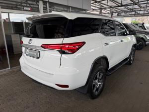 Toyota Fortuner 2.4GD-6 manual - Image 2