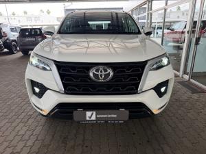 Toyota Fortuner 2.4GD-6 manual - Image 4