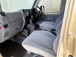 Toyota Land Cruiser 79 2.8GD-6 single cab auto - Image 7