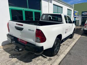 Toyota Hilux 2.4GD-6 Xtra cab Raider manual - Image 2