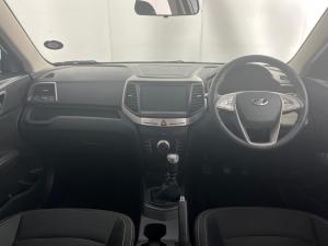 Mahindra XUV300 1.5D - Image 8