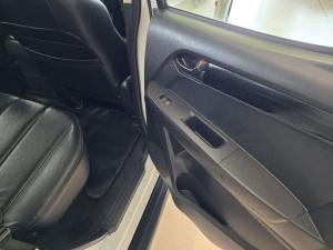 Isuzu D-MAX 250 HO HI-RIDE 4X4 D/C - Image 11