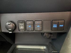 Toyota RAV4 2.5 AWD VX - Image 10