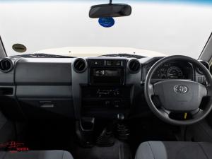 Toyota Land Cruiser 79 4.5D-4D LX V8 single cab - Image 6