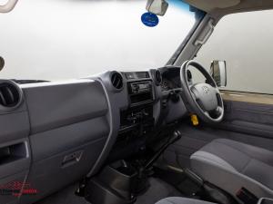 Toyota Land Cruiser 79 4.5D-4D LX V8 single cab - Image 7