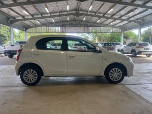 Toyota Etios hatch 1.5 Sprint - Image 3