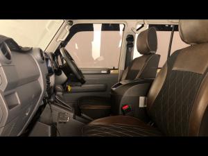 Toyota Land Cruiser 79 2.8GD-6 double cab auto - Image 7