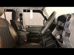 Toyota Land Cruiser 79 2.8GD-6 double cab auto - Image 10