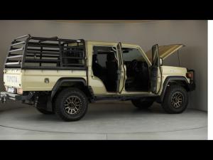 Toyota Land Cruiser 79 2.8GD-6 double cab auto - Image 31