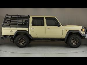 Toyota Land Cruiser 79 2.8GD-6 double cab auto - Image 3