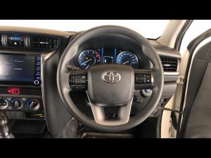 Toyota Fortuner 2.4GD-6 manual - Image 8