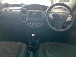 Toyota Etios hatch 1.5 Sprint - Image 6