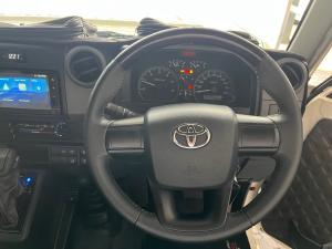 Toyota Land Cruiser 79 2.8GD-6 single cab auto - Image 8