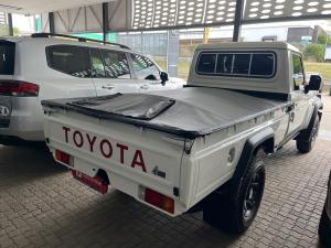 Toyota Land Cruiser 79 2.8GD-6 single cab auto - Image 2