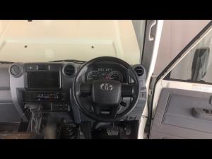 Toyota Land Cruiser 79 2.8GD-6 single cab auto - Image 8