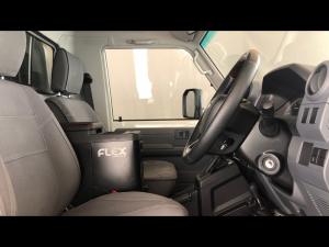 Toyota Land Cruiser 79 2.8GD-6 single cab auto - Image 10