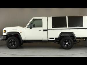 Toyota Land Cruiser 79 2.8GD-6 single cab auto - Image 22