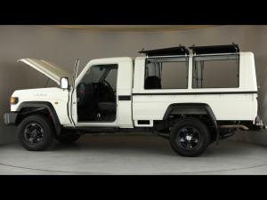 Toyota Land Cruiser 79 2.8GD-6 single cab auto - Image 26