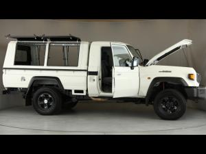 Toyota Land Cruiser 79 2.8GD-6 single cab auto - Image 30