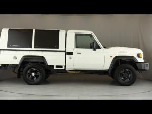 Toyota Land Cruiser 79 2.8GD-6 single cab auto - Image 3