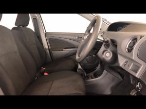 Toyota Etios hatch 1.5 Sprint - Image 10