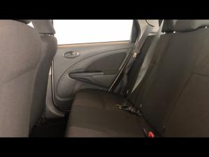 Toyota Etios hatch 1.5 Sprint - Image 11