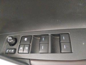 Toyota Corolla Cross 1.8 HEV XS - Image 23