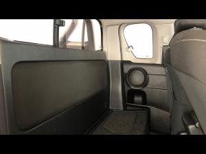 Toyota Hilux 2.4GD-6 Xtra cab Raider manual - Image 12