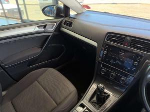 Volkswagen Golf VII 1.0 TSI Trendline - Image 16