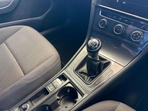 Volkswagen Golf VII 1.0 TSI Trendline - Image 18