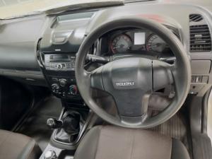 Isuzu D-Max 250 4x4 Hi-Ride - Image 4