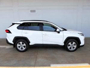 Toyota RAV4 2.0 GX auto - Image 3