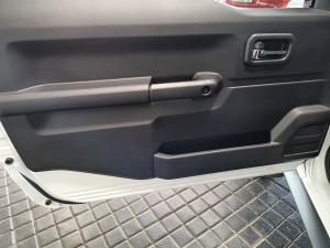 Suzuki Jimny 1.5 GLX AllGrip 3-door manual - Image 15