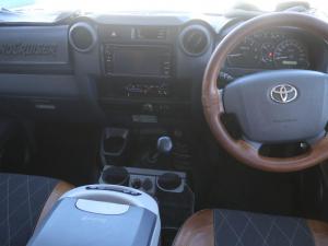 Toyota Land Cruiser 79 4.5D-4D V8 double cab LX - Image 11