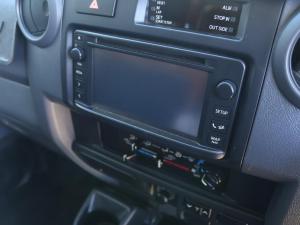 Toyota Land Cruiser 79 4.5D-4D V8 double cab LX - Image 19