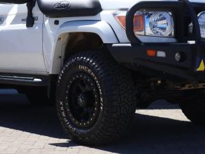 Toyota Land Cruiser 79 4.5D-4D V8 double cab LX - Image 2