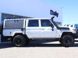 Toyota Land Cruiser 79 4.5D-4D V8 double cab LX - Image 4