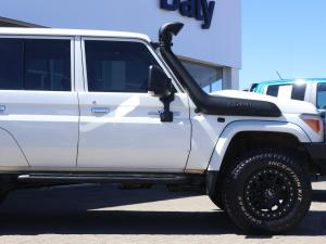 Toyota Land Cruiser 79 4.5D-4D V8 double cab LX - Image 6