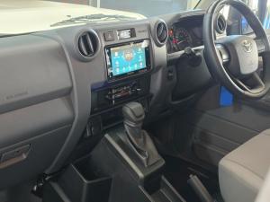 Toyota Land Cruiser 79 2.8GD-6 double cab auto - Image 12