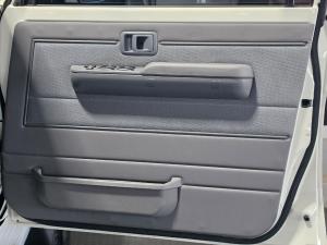 Toyota Land Cruiser 79 2.8GD-6 double cab auto - Image 20
