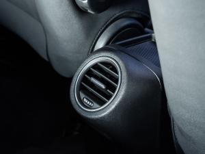 Alfa Romeo Giulietta 1750TBi Veloce - Image 27